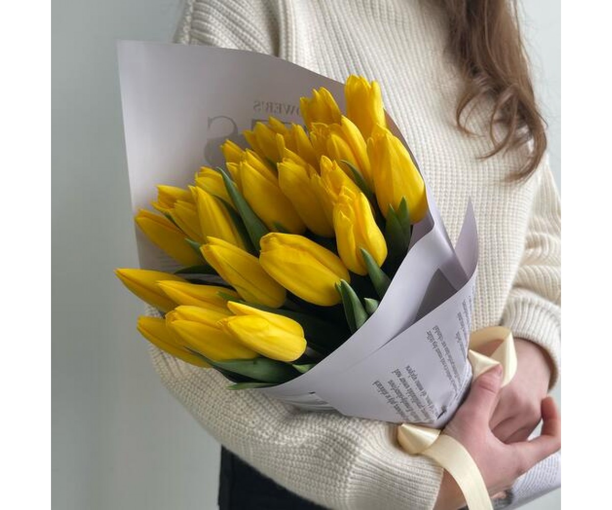 15 желтых тюльпанов